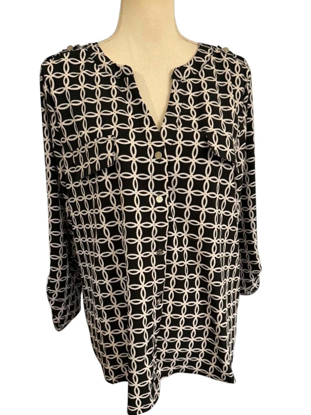 Adrienne Vittadini black & white geometric print utility blouse